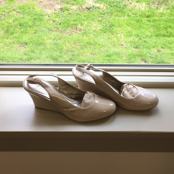 dexflex comfort Shoes - Tan sling back pumps.